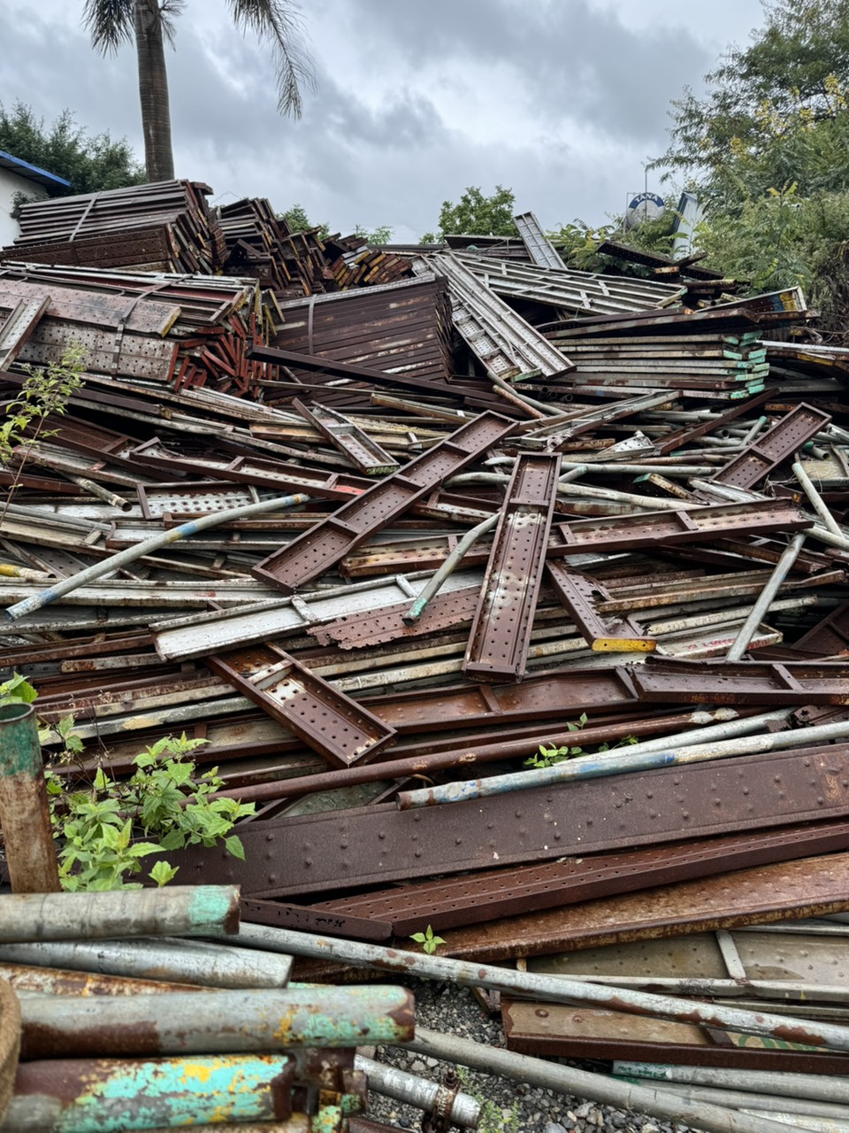 Thu mua nhà xưởng cũ